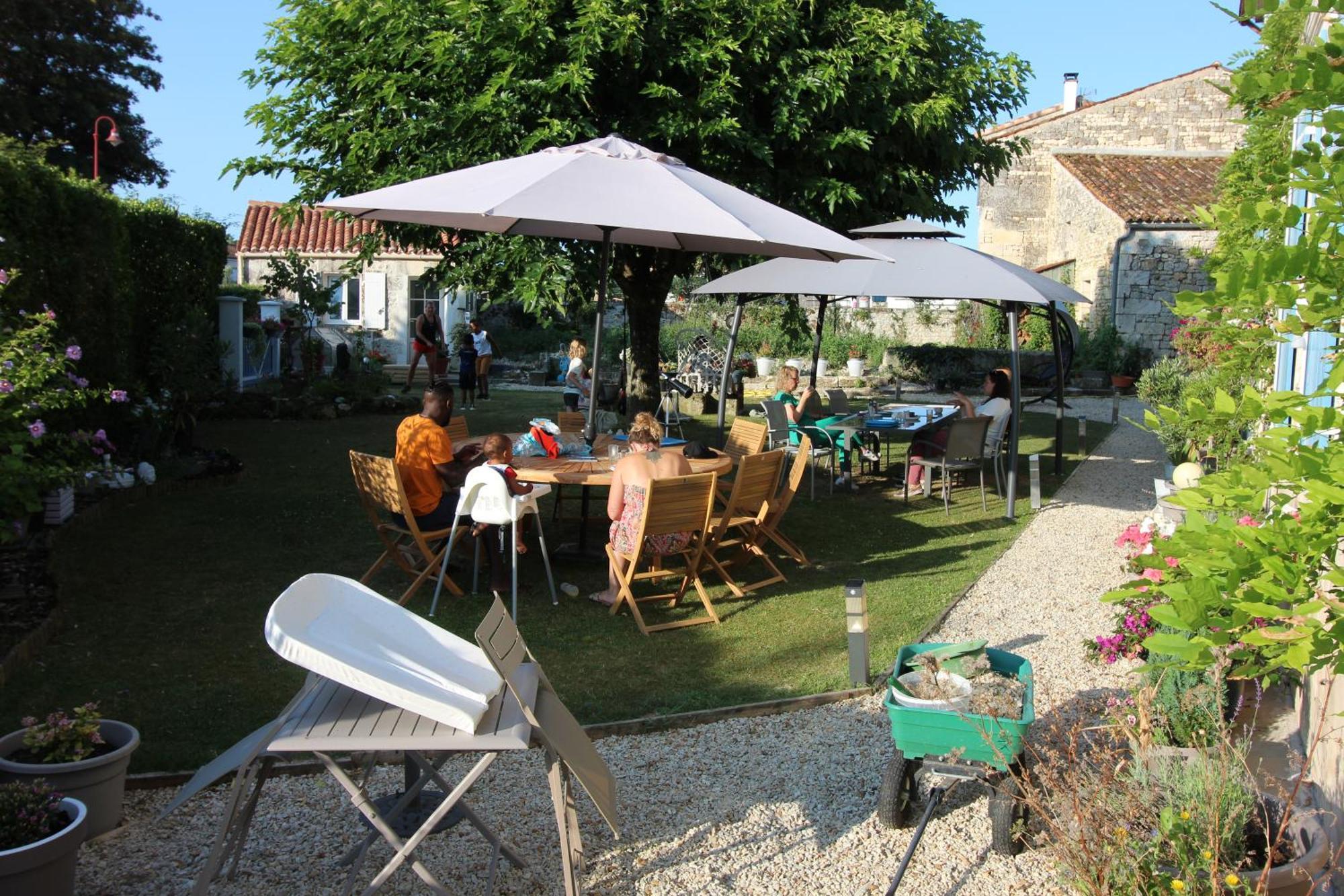 La Charentaise Des Lilas Saint-Leger  ภายนอก รูปภาพ